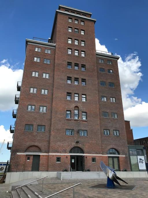 Meerblick, Balkon Und Private Sauna Im Historischen Getreidespeicher Wismar Bagian luar foto