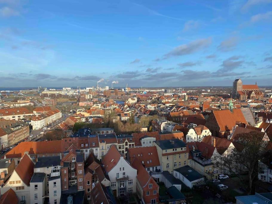 Meerblick, Balkon Und Private Sauna Im Historischen Getreidespeicher Wismar Bagian luar foto