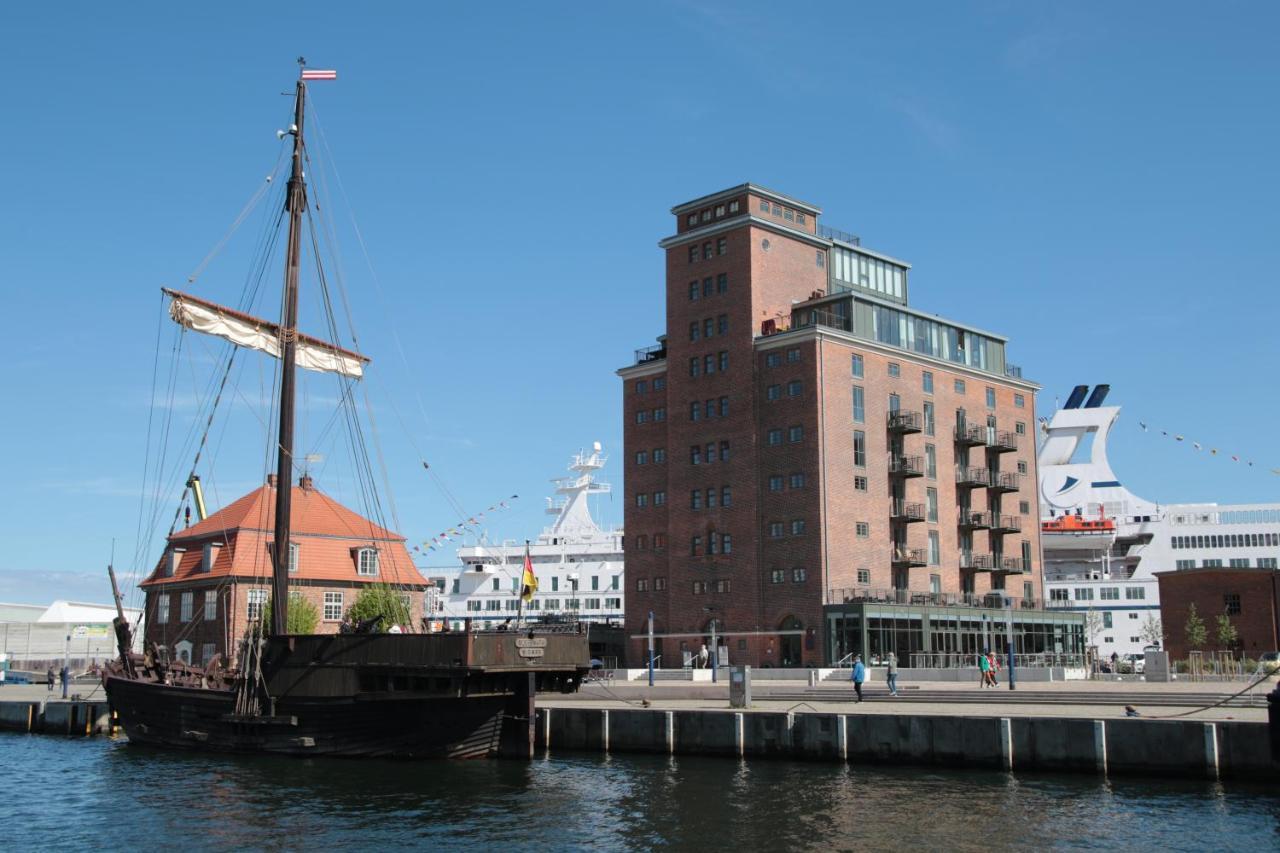 Meerblick, Balkon Und Private Sauna Im Historischen Getreidespeicher Wismar Bagian luar foto