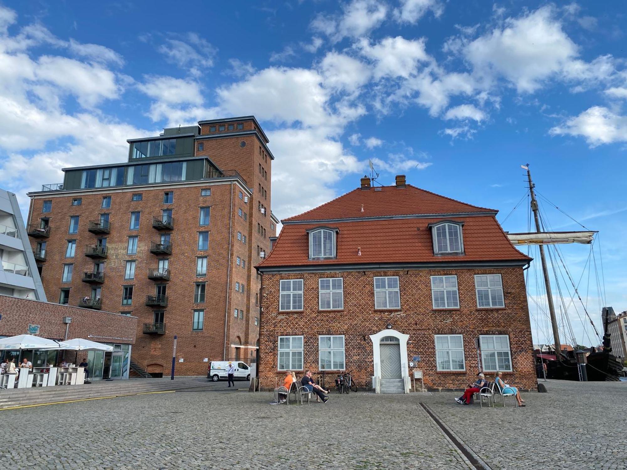 Meerblick, Balkon Und Private Sauna Im Historischen Getreidespeicher Wismar Bagian luar foto
