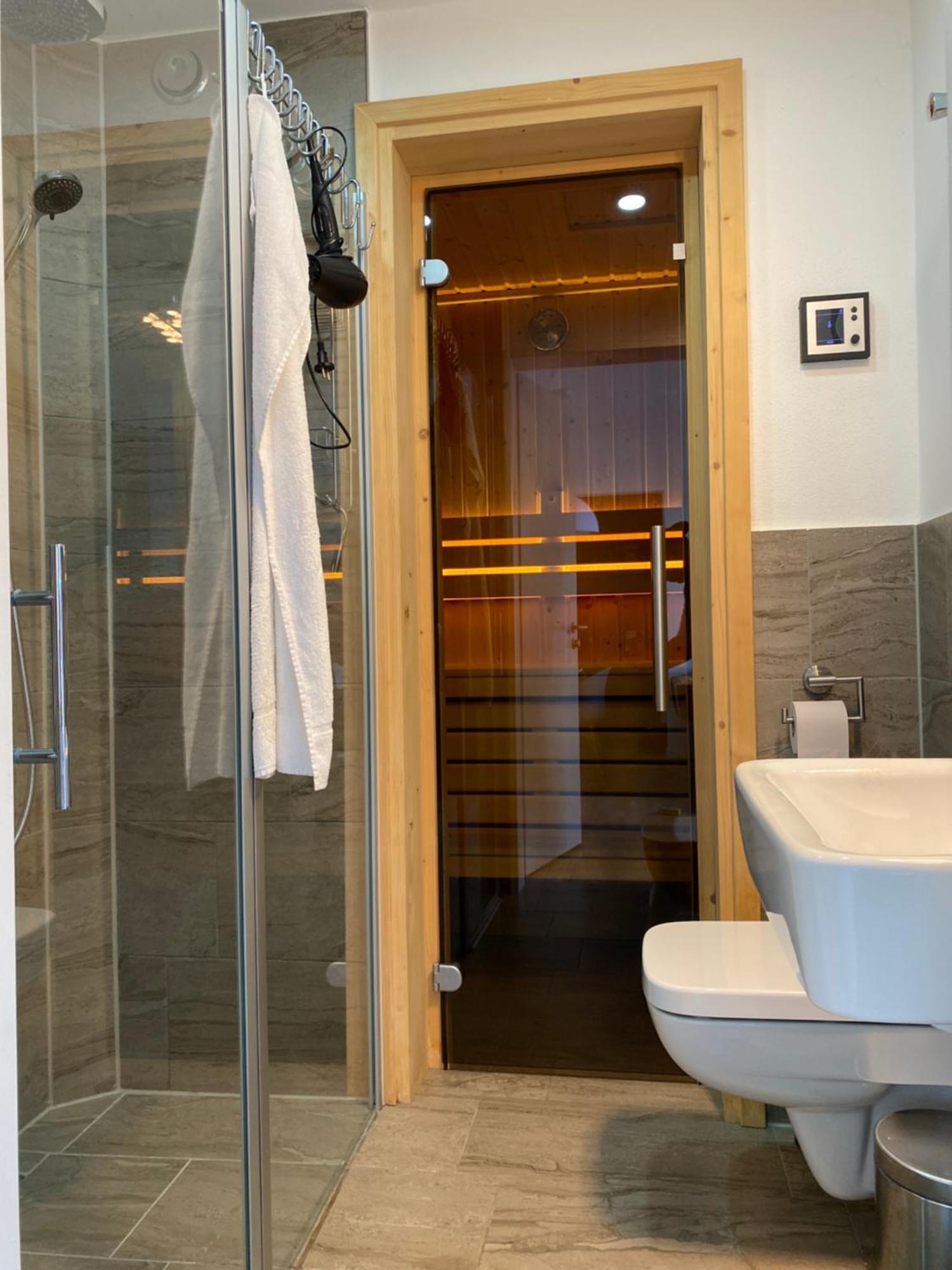 Meerblick, Balkon Und Private Sauna Im Historischen Getreidespeicher Wismar Bagian luar foto
